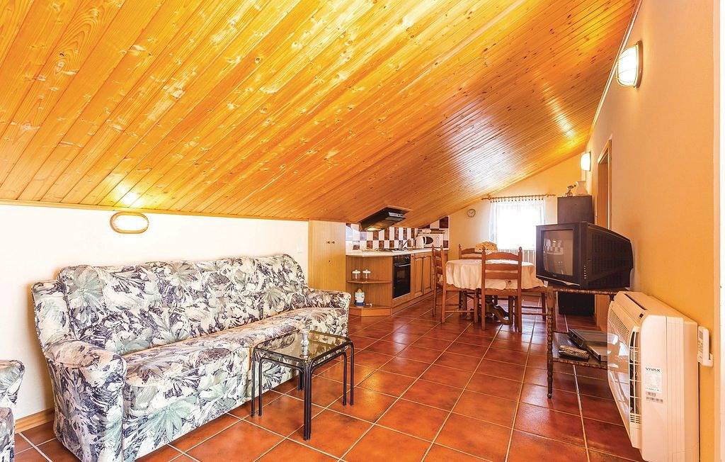 Ganze Wohnung, 2-Zimmer-Ferienwohnung mit Terrasse und Meerblick Novi Vinodolski A-15946-b in Novi Vinodolski, Primorje-Gorski Kotar