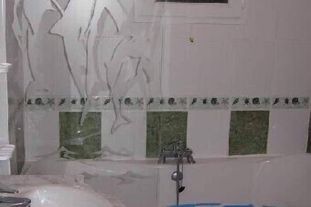 Villa met jacuzzi 6 personen en uitzicht op het meer van 450 ha. in Saint-Jacques-d'Ambur, Riom en omgeving
