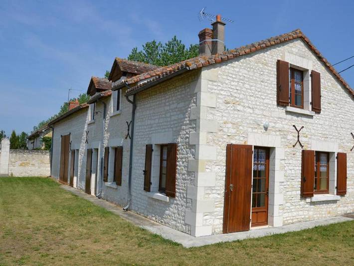 Location de vacances pour 6 personnes, avec terrasse et jardin à Chaveignes