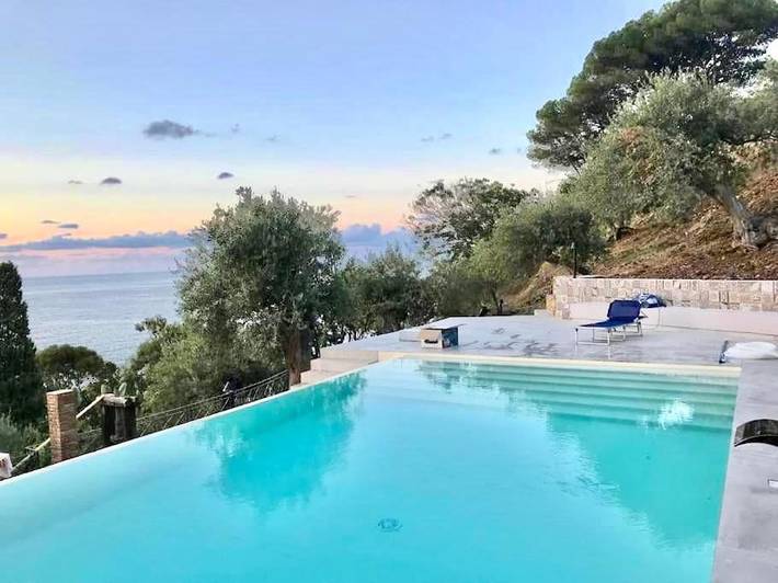 Villa per 8 persone, con piscina e giardino, con animali domestici a Sant'Ambrogio