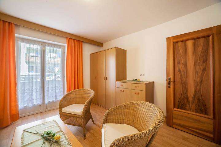 Ganze Wohnung, Ferienwohnung 'Residenz Pichler 1' mit Bergblick, Balkonen & Wlan in Stubaier Alpen, St. Leonhard in Passeier