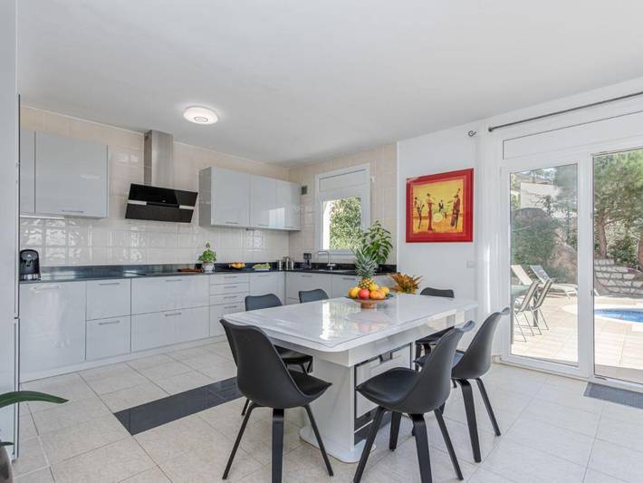 Casa rural para 8 personas, con Terraza y Piscina en Palau Sabardera - 4