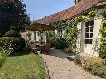 Gîte pour 6 personnes, avec jardin à Yèvre-la-Ville