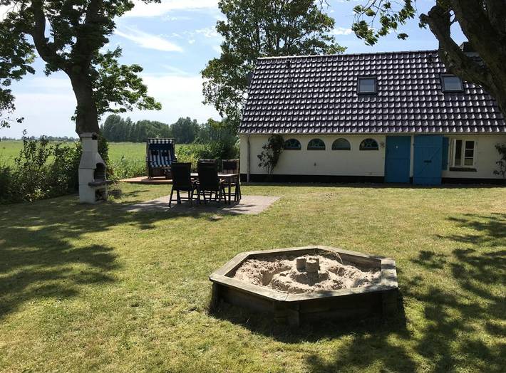 Ferienhaus für 6 Personen, mit Terrasse und Garten in Tetenbüll