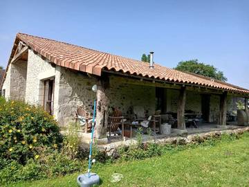 Gîte pour 6 personnes, avec piscine et jardin, animaux acceptés à Casteljaloux