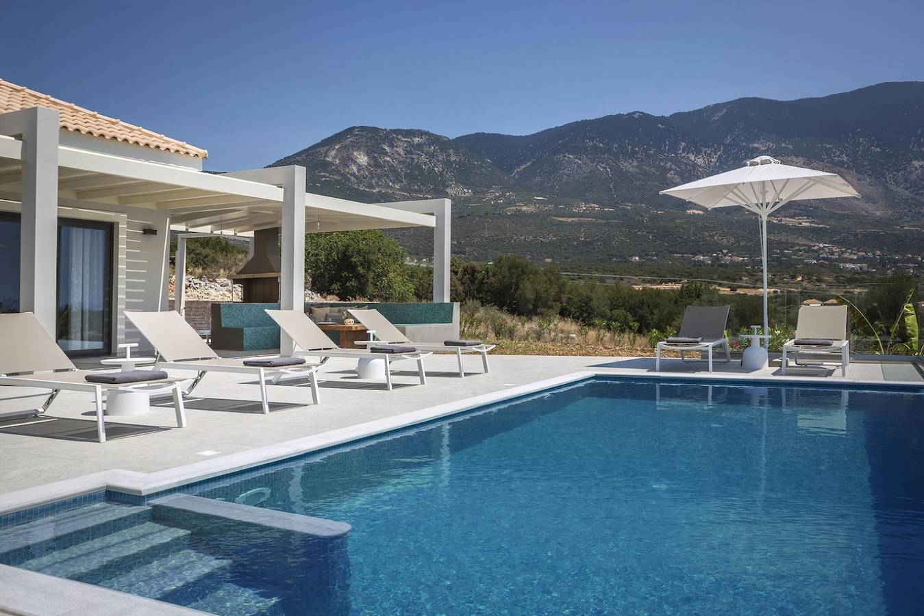 Stylish Villa with Ainos-and-Sea Views set in Mature Gardens near Trapezaki in Καραβάδο, Κεφαλονιά
