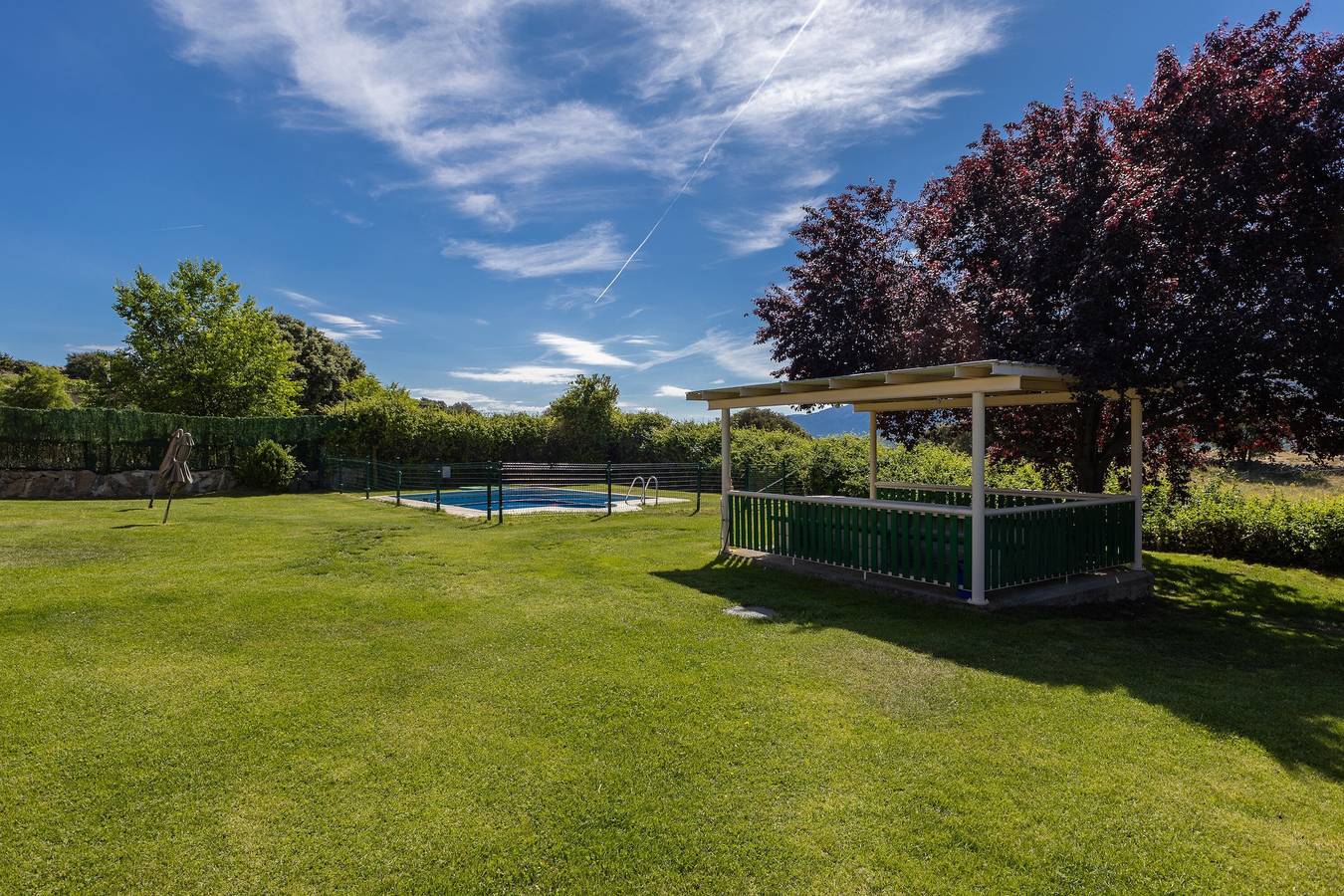 Maison de vacances 'La Nave De Gredos' avec vue sur la montagne, piscine et climatisation in Burgohondo, Valle del Alberche
