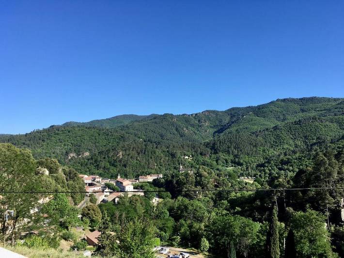 Gîte pour 2 personnes, avec Terrasse ainsi que Jardin et Vue à Le Collet-de-Dèze