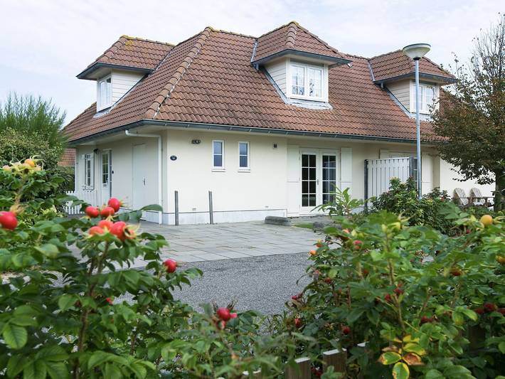 Vakantiehuis voor 10 personen, with Terras and Tuin as well as Zwembad in Domburg