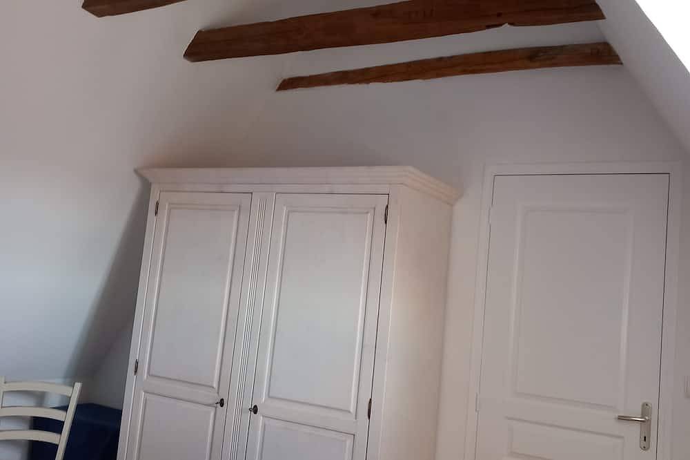 Rustig huis met uitzicht op de vallei. in Vezels-Roussy, Aurillac en omgeving