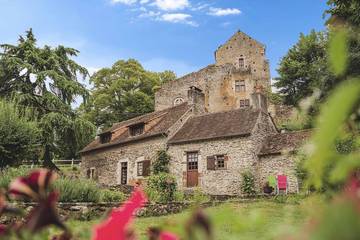 Gîte pour 8 personnes, avec jardin à Rouez