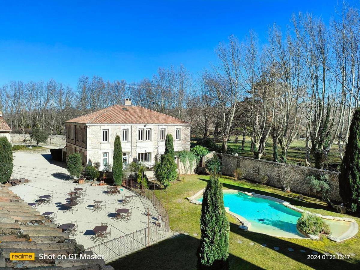 Mixed Dormitory Room in Orgone, Région d'Arles
