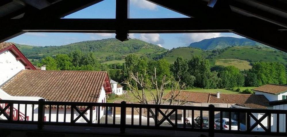 Gîte pour 6 personnes, avec jacuzzi et terrasse