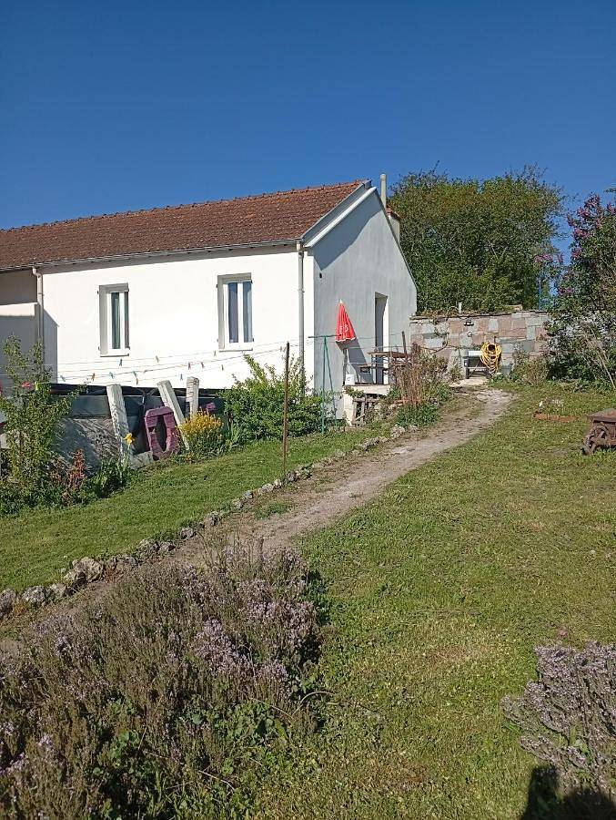 Location de vacances pour 5 personnes, avec vue et jardin, adapté aux familles dans Trézelles