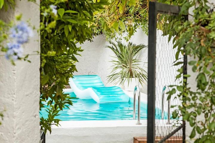 Apartamento para 8 personas, con vistas además de jardín y piscina, Se admiten mascotas en El Pinar