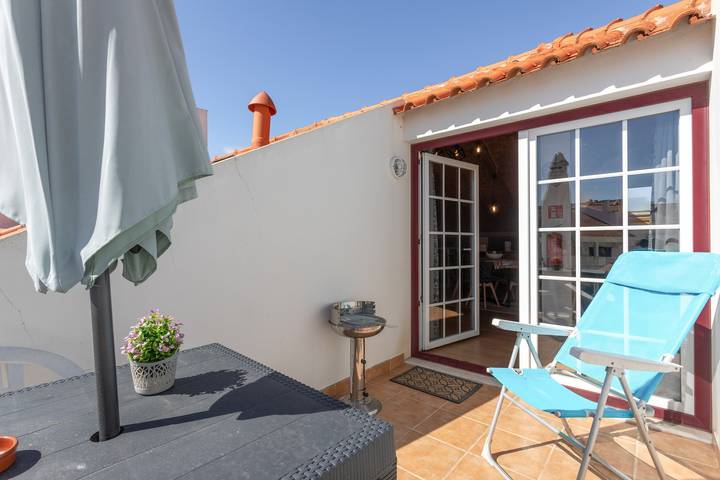 Entire apartment, 'Waves Inn' Surf, Beach & Relax. With Wi-Fi in Silveira, Lisbon District