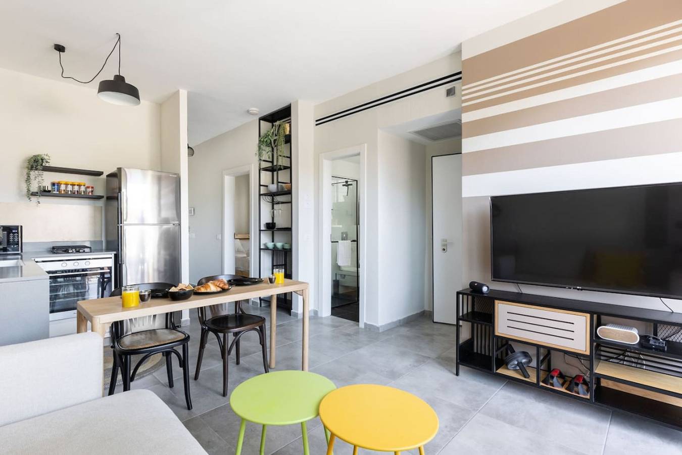 Entire apartment, Chic Urban Getaway with Balcony in Tel Aviv, Tel Aviv District