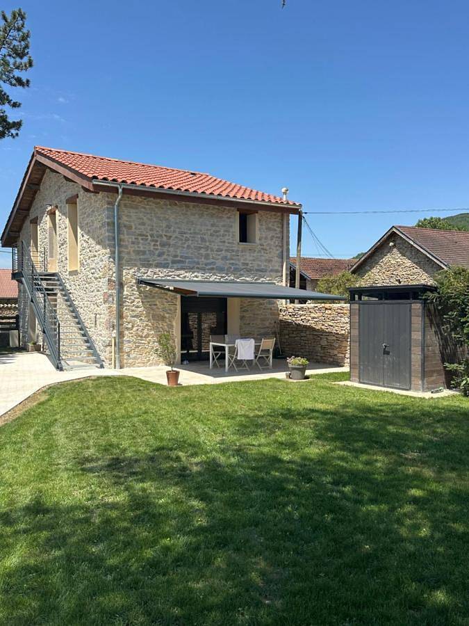 Gîte pour 4 personnes, avec Terrasse ainsi que Jardin et Vue à Saint-Sorlin-en-Bugey