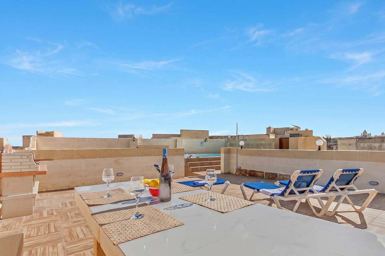 Nadurin, Gozitan villa 7 Bedr. & 2 Pools in Nadur, Gozo