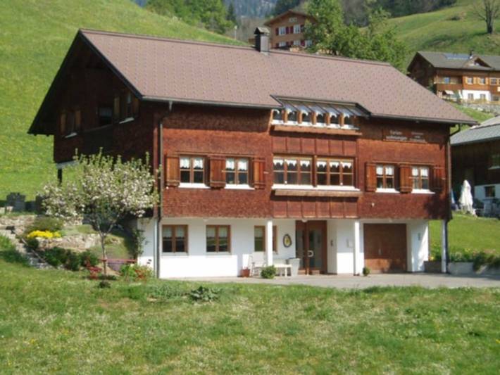 Ferienwohnung für 2 Personen, mit Garten und Balkon, kinderfreundlich im Bregenzerwald
