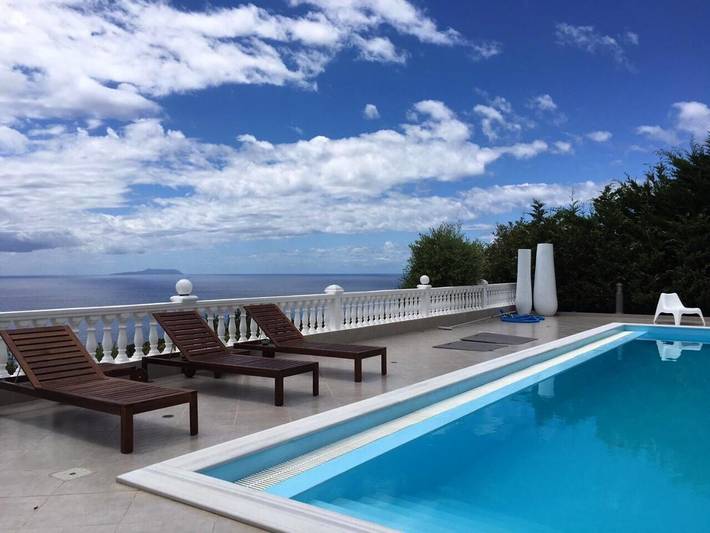 Hôtel pour 3 personnes, avec Balcon et Terrasse ainsi que Jacuzzi et Jardin dans Dhërmi