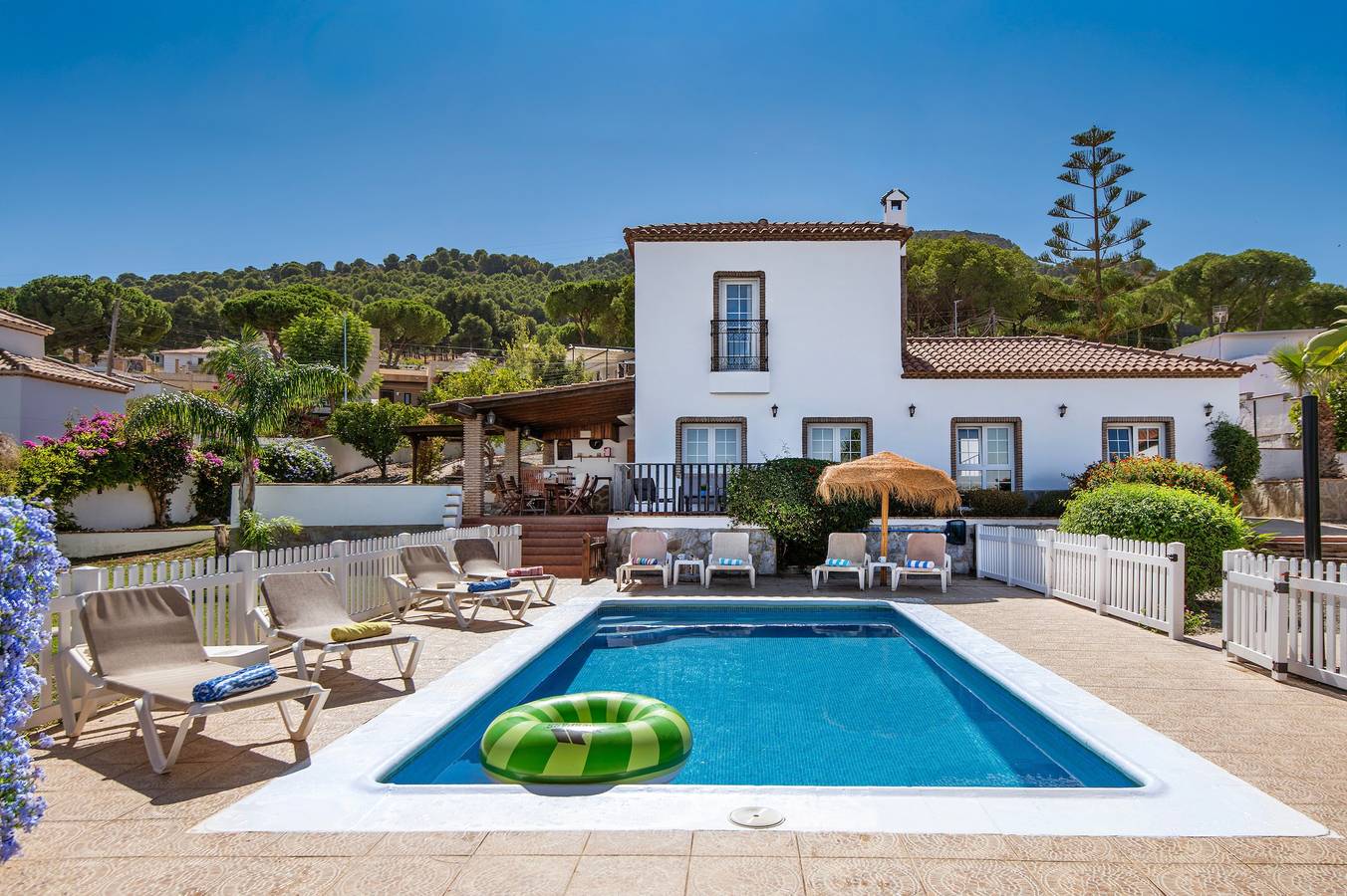 Villa andalouse avec piscine chauffée et capacité de 11 personnes in Pinos de Alhaurín, Alhaurín de la Torre