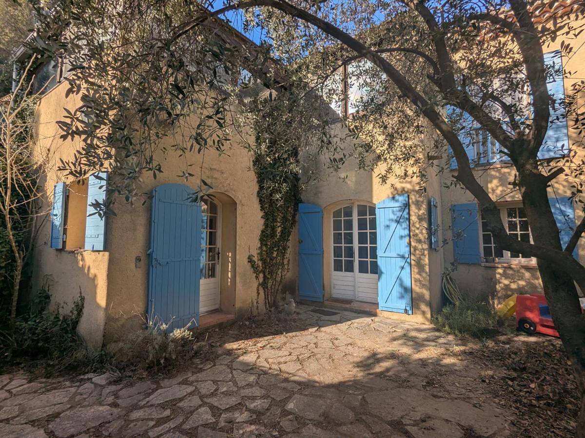 Appartement entier, Charmant T3 dans un mas provençal proche Avignon in Pujaut, Région de Nîmes