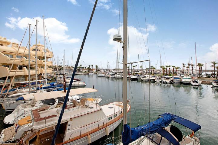 Ganze Wohnung, Ferienwohnung "Puerto Marina Exclusive" mit Meerblick & Wi-Fi in Benalmádena Costa, Costa del Sol