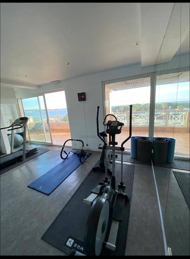 Gîte pour 2 personnes, avec balcon et sauna ainsi que jacuzzi et piscine dans Golfe-Juan - 3