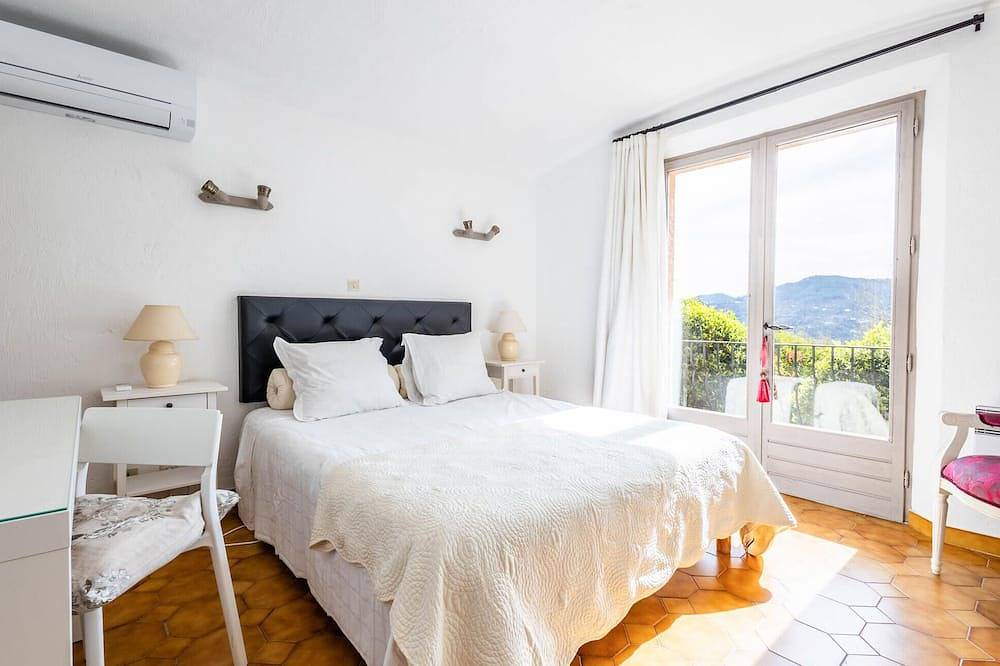 Nice home in Les Adrets-de-l'Estére in Les Adrets-de-l'Estérel, Massif de l'Esterel