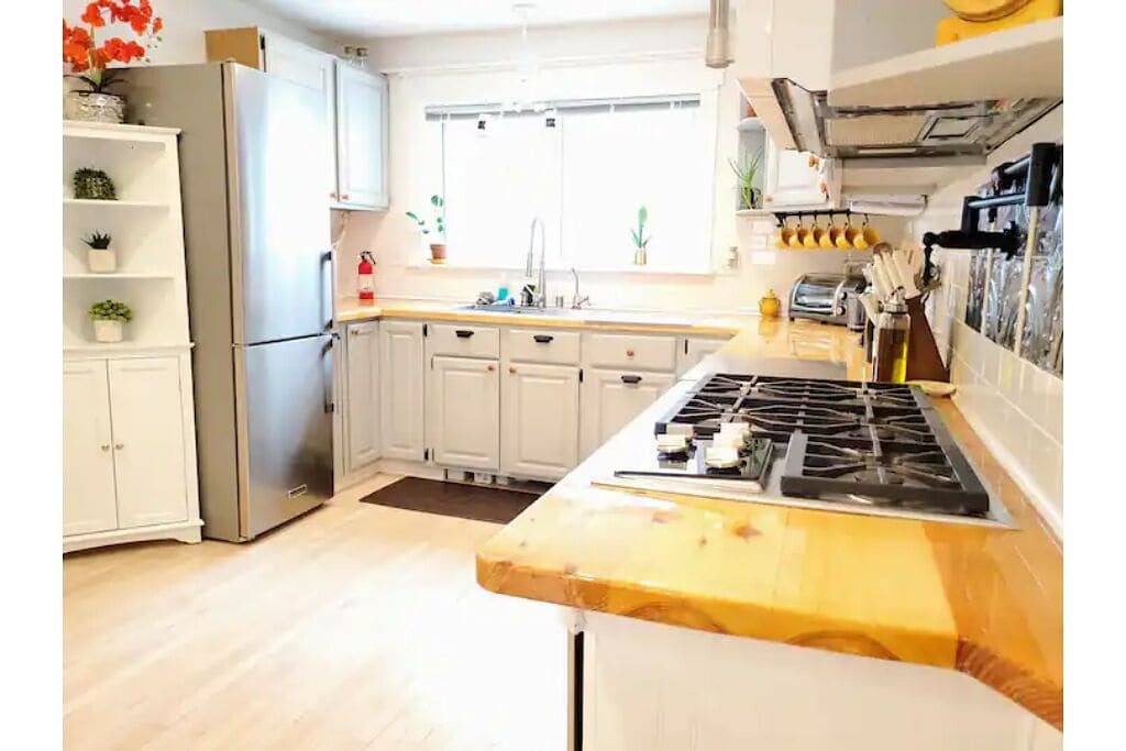 Alluring 3 Bedroom 🏡 ➕️ Jacuzzi jet tub in Madison, Dane County