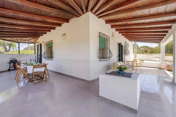 Location de vacances pour 5 personnes, avec vue et jardin, adapté aux familles à Sampieri - 3