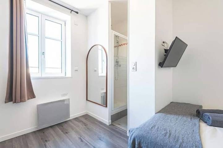 Appartement entier, Le Sarrail – Hypercentre & 12 Couchages in Reims, Marne