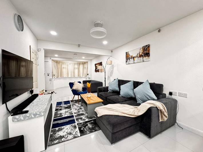 Bungalow for 6 people, with Garden in London