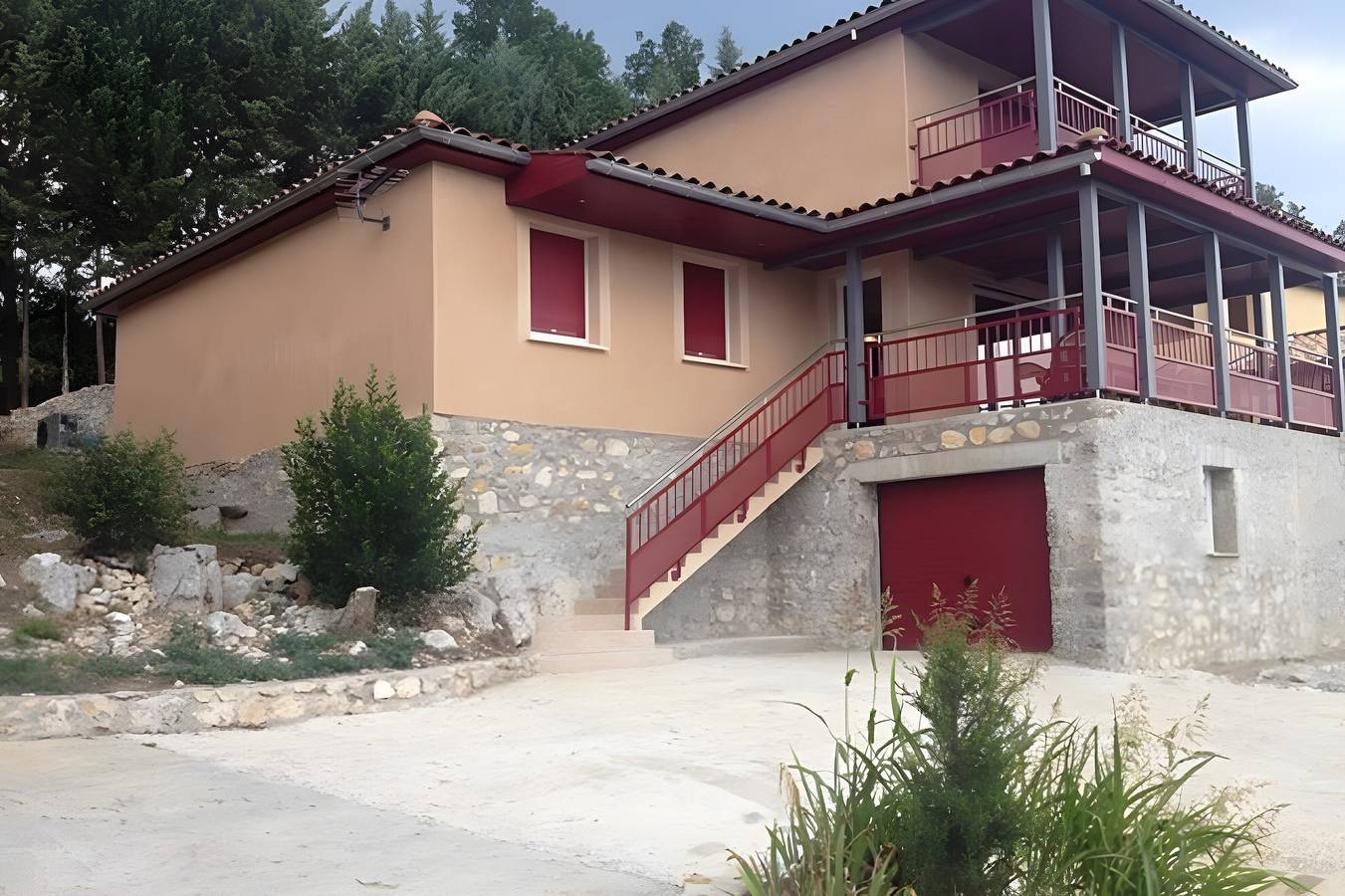 Villa-piscina privata-gorges de l'ardeche-canoe-escursioni-caverne pont d'arc in Saint-Alban-Auriolles, Ardèche