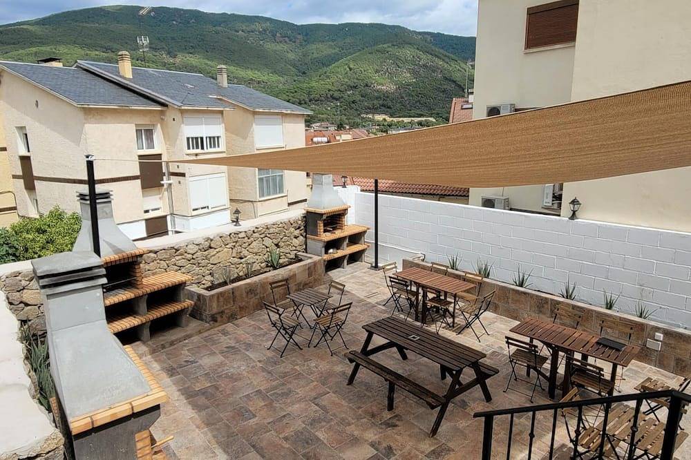 Entire apartment, V2 Casa del Castillo Vut entreplanta by Naturadrada in La Adrada, Ávila Region