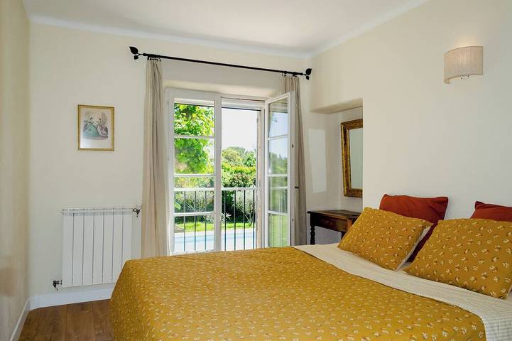 Air-conditioned Provençal farmhouse between Isle-sur-Sorgue and Avignon. Renovated in June! in Caumont-sur-Durance, Vaucluse