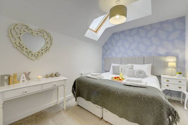 Marston Croft Cottage | Hot Tub | Sleeps 7 |Southam | Inspire Homes in Southam, Warwickshire