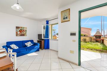 Location de vacances pour 6 personnes, avec balcon et jardin à Tanaunella