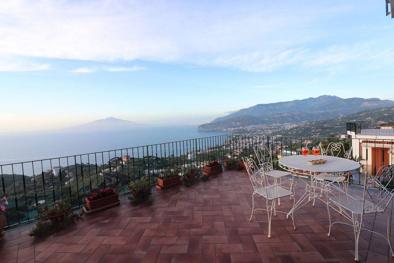 Belevedere - sea view terrace on Sorrento hillside in Sorrento, Península Sorrentina