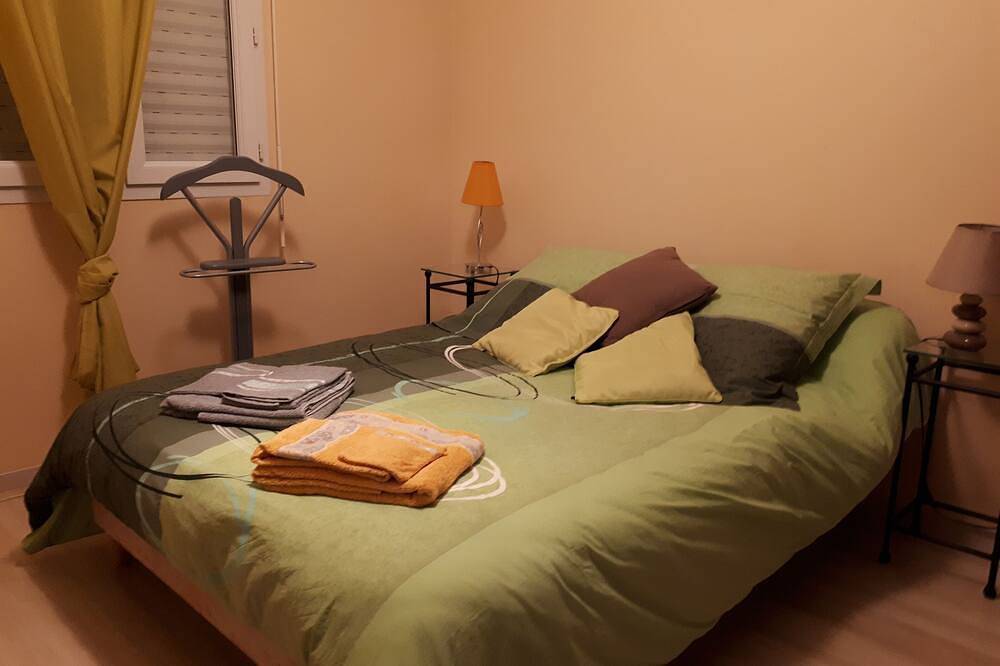 Maison au calme dans quartier résidentiel, d'un village creusois, avec piscine in Anzême, Région de Guéret