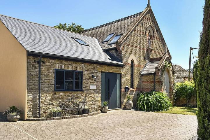 Cottage for 10 people, with hot tub and garden, with pets in Kent