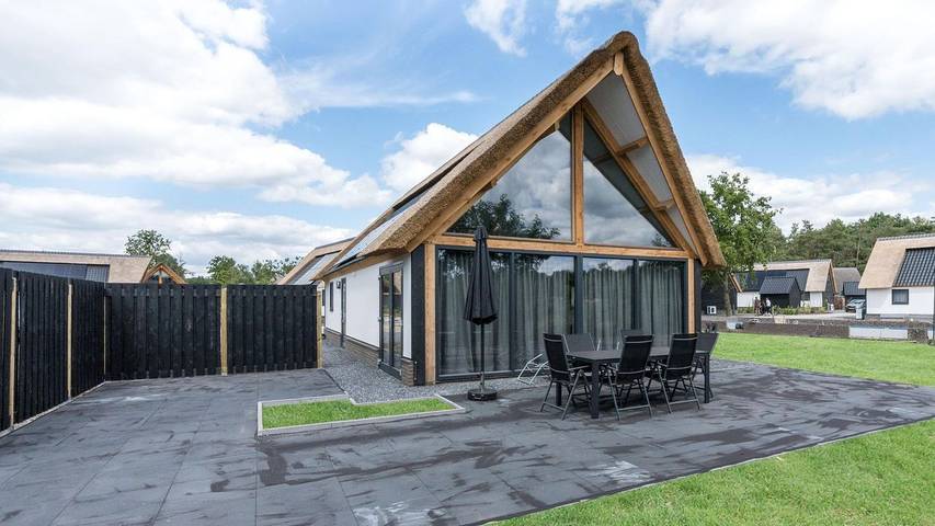 Vakantiehuis voor 6 personen, met tuin en zwembad in Baarle-Nassau