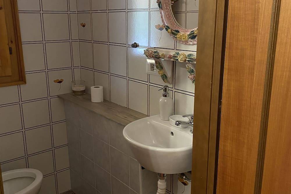 Detached villa with 6 beds in Maddalena Spiaggia, Capoterra