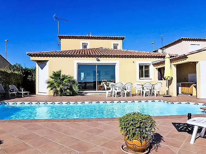 Villa pour 10 personnes, avec piscine et terrasse en Camargue
