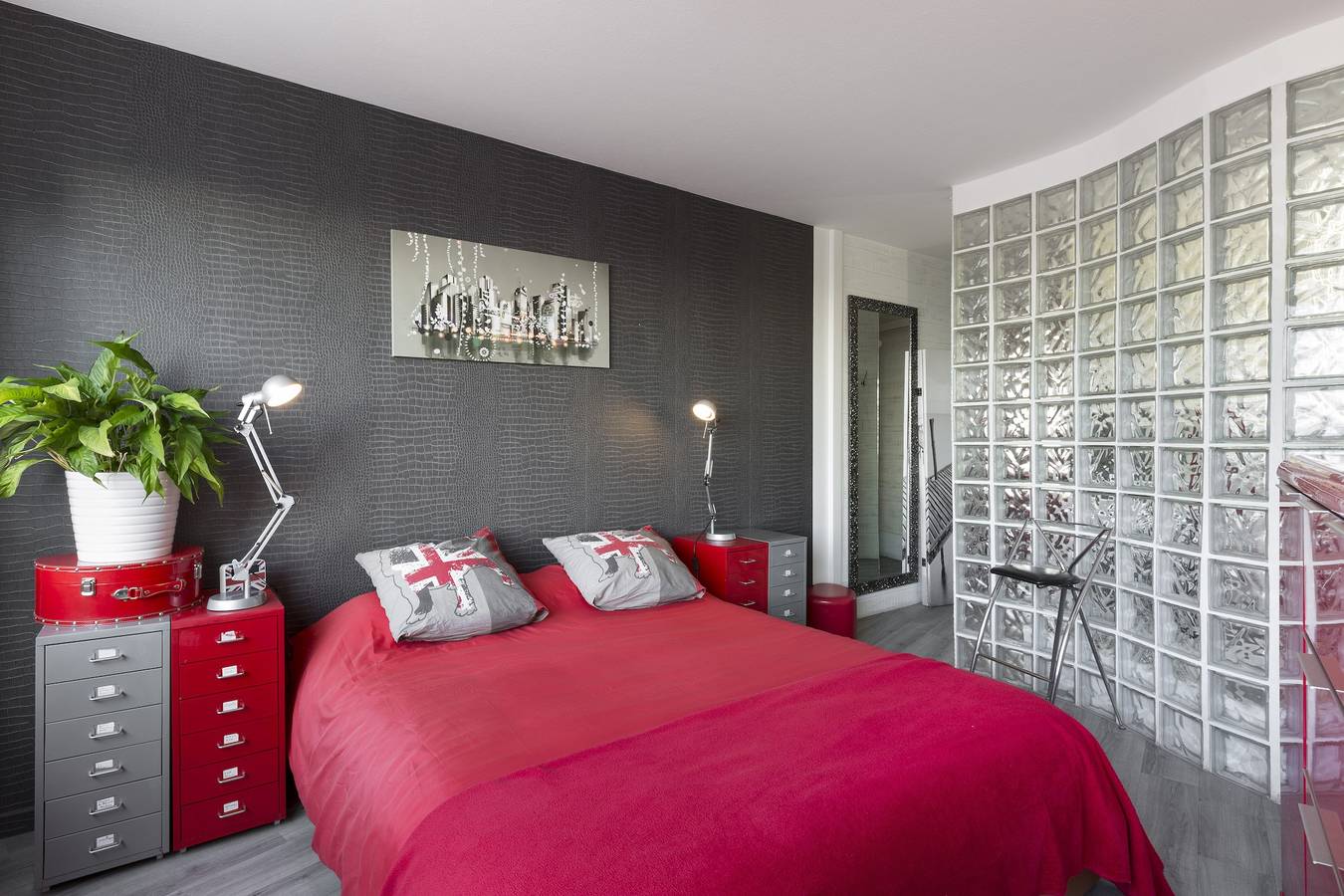 Appartement entier, L'Horizon - Appartement grand confort et vue sublime + parking in Rennes, Région de Rennes