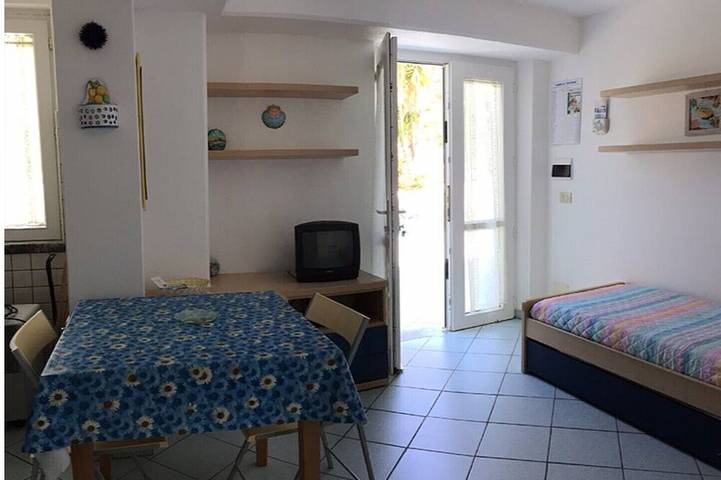Location de vacances pour 3 personnes, avec terrasse et jardin à Ponza - 2