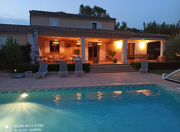 Villa pour 10 personnes, avec terrasse ainsi que jardin et piscine dans le Gard - 4