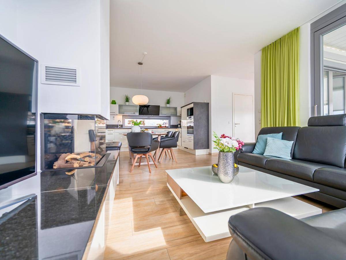 Ostsee-Traumferienwohnungen Villa Meeresbrise - mit Wallbox, großzügiger Dachterrasse & modernem Komfort in Binz, Rügen