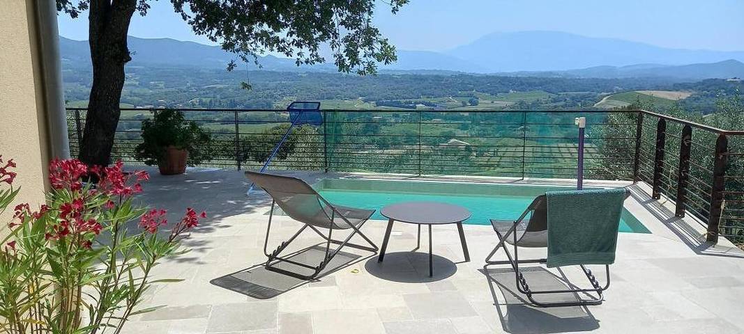 Gîte for 2 people, with garden and terrace as well as view and pool - 1